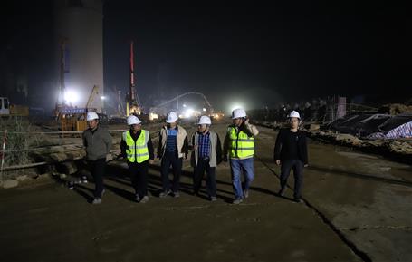 【奮戰(zhàn)80天·沖刺四季度】唐峰利用休息時間到魚峰水泥技改項目調研指導