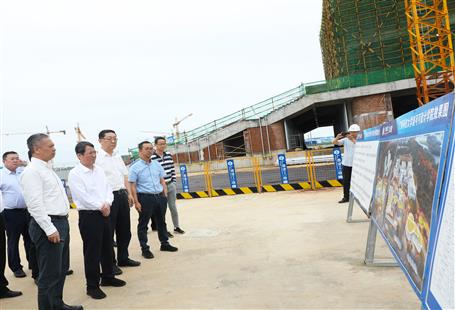 柳州市委書記吳煒、市長張壯到第十二分公司項目調研指導